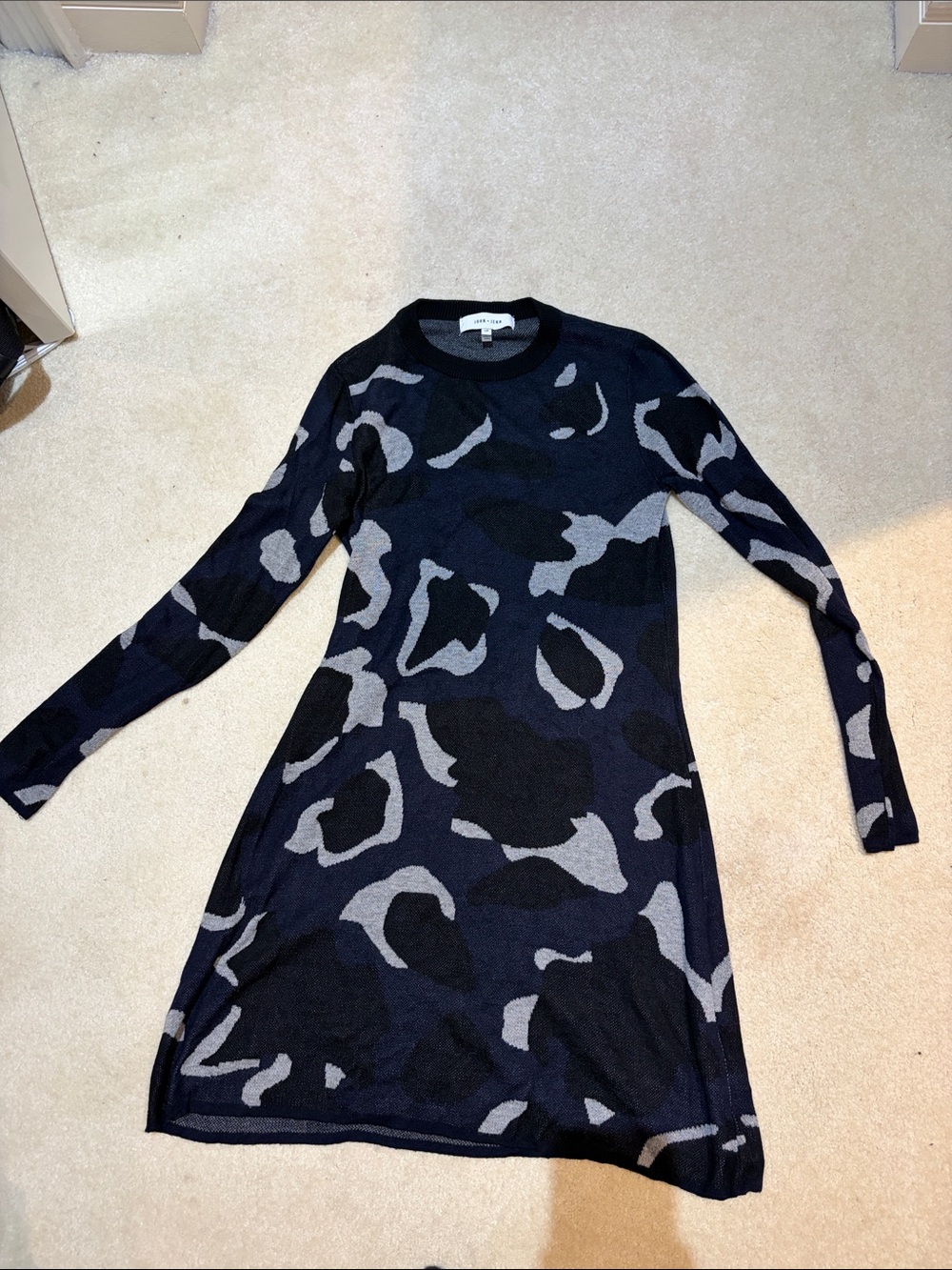 John + Jenn Long Sleeve Navy and Gray Patterned Knit Dress